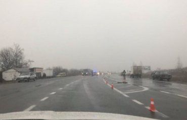  ДТП на Закарпатье: Под колесами грузовика погиб мужчина