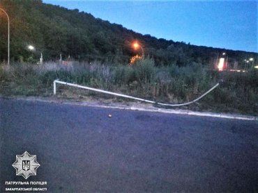 Жесткое ДТП возле Ужгорода: фура неразминулась с фонарем