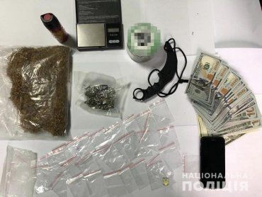 Завжди готовий: Поліція в Тячево піймала наркоторговця з міні вагою 