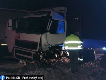 Смертельная авария в Словакии: Легковушка на полном ходу влетела в фуру 