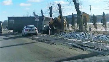  "Убойная" авария во Львовской области: Не разминулись две фуры 
