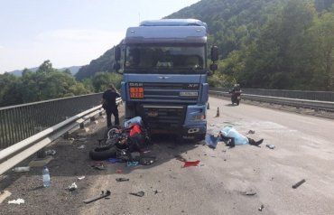  Авария в Закарпатье: Байкер насмерть разбился столкнувшись с грузовиком 