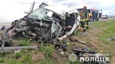 Жуткая авария на трассе Киев-Чоп: Ford врезался в фуру жителя Закарпатья