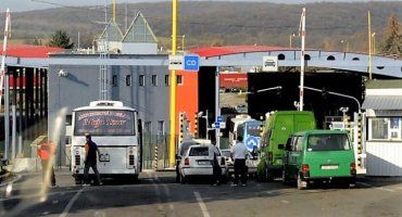 В Закарпатье на границе со Словакией завтра частично ограничат движение грузовиков