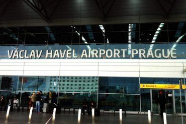 В аэропорту столицы Чехии взорвался фейерверк, пострадал пассажир