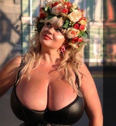 Известная украинская модель с 13 размером груди стала рекордсменкой Украины