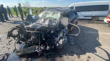 Смертельное ДТП под Ровно: Столкнулись Audi и Mercedes Sprinter, 2 погибших