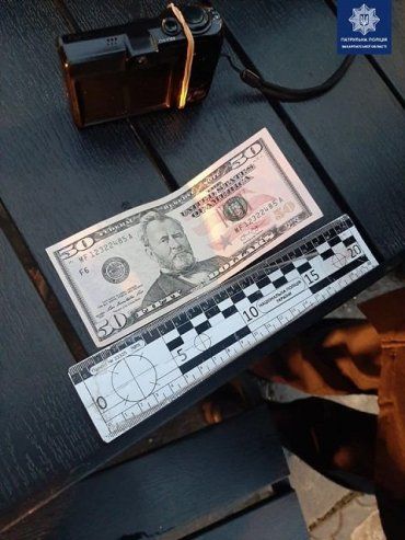 Номер не прошел: В Закарпатье поймали мошенника с поддельными долларами 