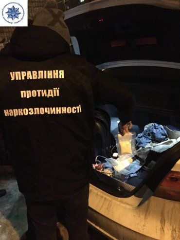 Жителів Закарпаття з партією наркотиків, яку мали доставити в Угорщину, затримали в українській столиці