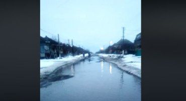 Закарпаття. У селах Мукачівщини затоплює вулиці через танення снігу