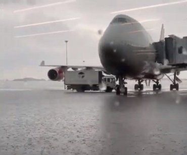  На Москву обрушился сильный ливень с грозой, аэропорт Шереметьево затопило 