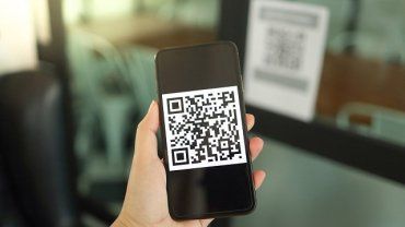  В Украине внутренние COVID-сертификаты могут стать пропусками с QR-кодами