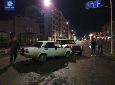 Ночное ДТП в областном центре Закарпатья: Пьяный на ВАЗе не хило влетел
