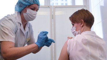 В Украине медикам придется вакцинироваться: Кого еще внесут с перечень