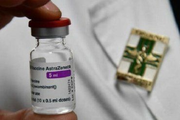 Германия приостановила вакцинацию AstraZeneca граждан моложе 60 лет