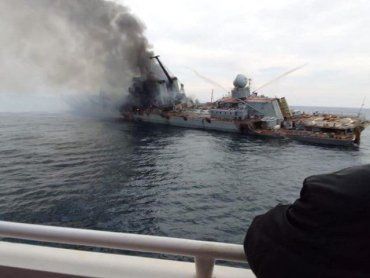 Западные OSINT-журналисты опубликовали кадры с горящим крейсером "Москва"