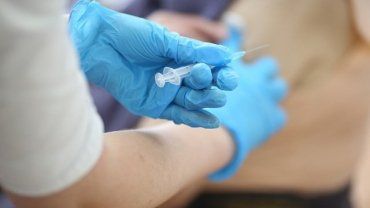Австрия приостановила использование партии вакцины AstraZeneca 