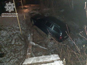 Погоня, гололед и пьянка: В Закарпатье, на трассе Киев-Чоп гонки нетрезвого водителя закончились ДТП