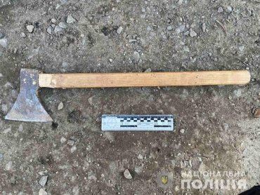  В Закарпатье два брата с топором и металлической трубой избили соседей