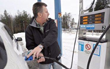 Из-за резкого роста цен на бензин в Украине начались проверки 