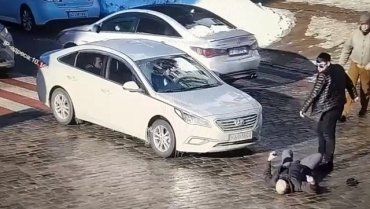 В центре Киева водитель Hyundai среди бела дня двумя ударами убил прохожего