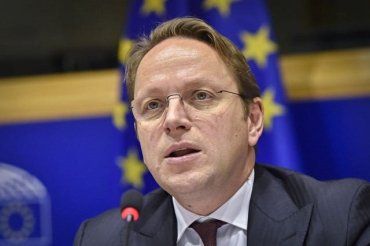 "Миротворец" внес еврокомиссара от Венгрии в список "врагов Украины", но очень быстро передумал 