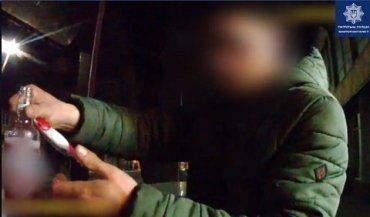 В Закарпатье патрульные ловят продавцов на ночной торговле спиртным