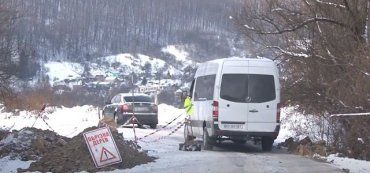 В Закарпатье обвалилось дорога перед въездом в одно из сел: Что случилось и когда отремонтируют