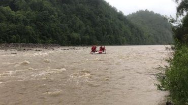 В Закарпатье пошли вторые сутки поиска трупа в реке 