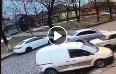 Патрульні Закарпаття розшукали водія, зниклого з місця ДТП у Мукачево