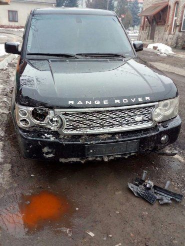 Закарпаття. Мажор на "Range Rover" скоїв аварію уХусті та втік!