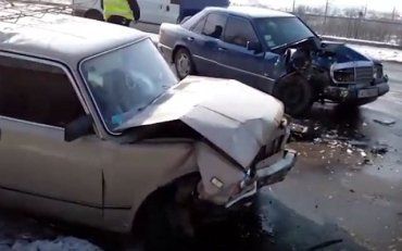 ДТП в Мукачево: на мосту столкнулись 3 авто