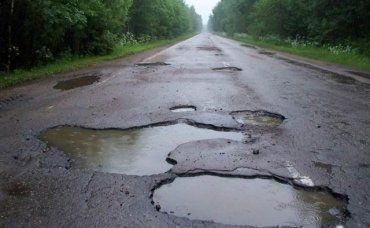 Вступив у силу Закон України про штрафи за руйнування доріг перевантаженим транспортом