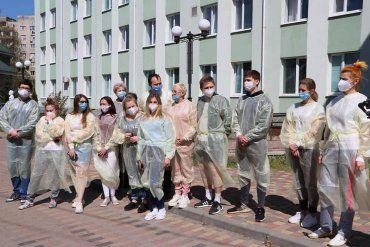 Коронавирус в Ужгороде: Врачи, лечившие зараженных, впервые за неделю ушли домой 