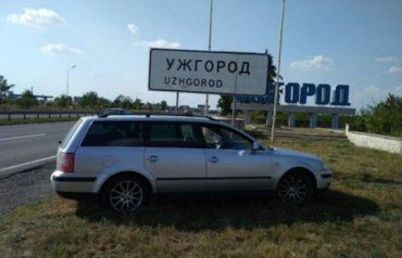В Ужгороді шукають свідків викрадення з парковки авто марки Volkswagen