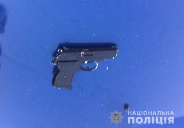 Закарпаття. Поліція вилучила у жителя Мукачева зброю "для самозахисту"