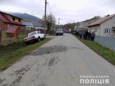 Двойное ДТП в Закарпатье: Лихач переехал обочине переехали женщину, а после разбился об электроопору 