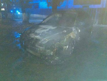 В Закарпатье огонь почти полностью уничтожил "Mazda 3"
