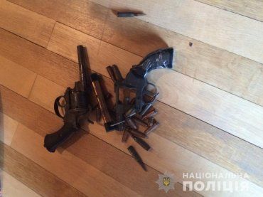 Поліція Закарпаття вилучила зброю та боєприпаси у мешканця Ужгородщини