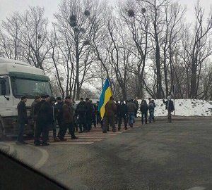 Трасса "Киев - Чоп" опять перекрыта протестующими