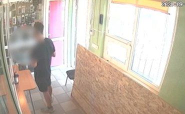 В Ужгороде видеокамеры поймали на краже наглого вора