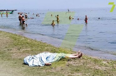  В Одессе на пляже полдня пролежал труп - люди продолжали загорать, как ни в чем не бывало 