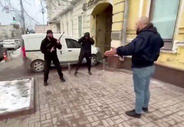 В Киеве среди бела дня инкассатор открыл стрельбу из автомата: подробности