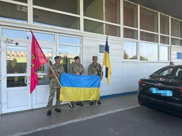 Украинские дипломаты вывезли из Венгрии трех экс-военнопленных родом из Закарпатья