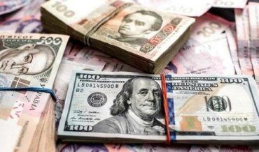 Украинцы нашли способ, как вывести деньги со своих счетов, НБУ ввел ограничения