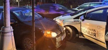 Авария в Ужгороде: Volkswagen Polo не пропустил на дороге патрульных с проблесковыми маячками