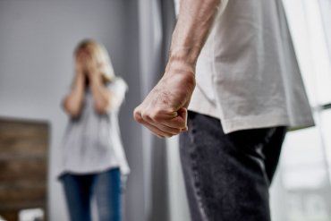 В Закарпатье домашнего насильника наказали по всей "строгости" закона