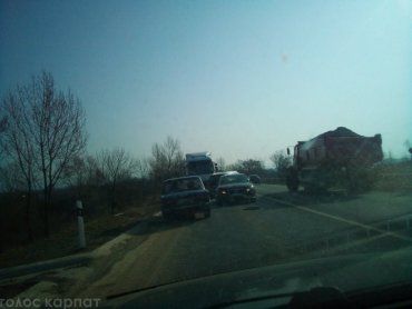 Возле Ужгорода из-за ДТП на главной трассе большие пробки 