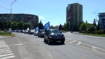 В Ужгороде устроили "победный" автопробег длинной в 50 км 