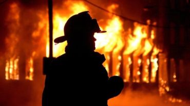 В Закарпатье огонь уничтожил два транспорта за раз